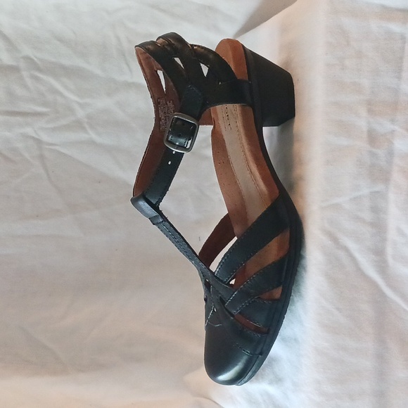Rockport Cobb Hill collection Aubrey CH t strap heels - Picture 7 of 12